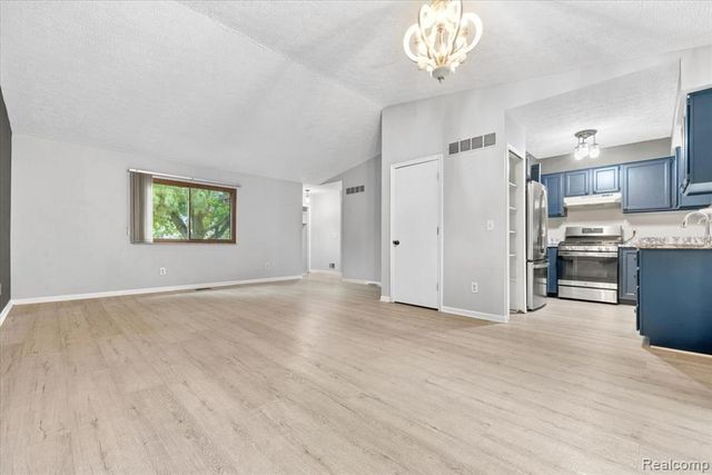 6412 Wildflower Lane, Brighton, MI 48116