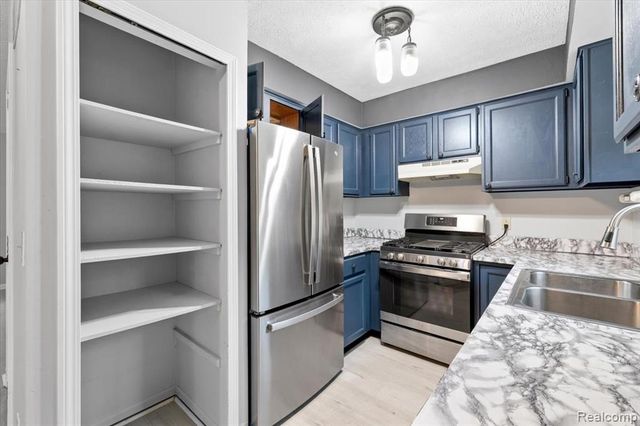 6412 Wildflower Lane, Brighton, MI 48116
