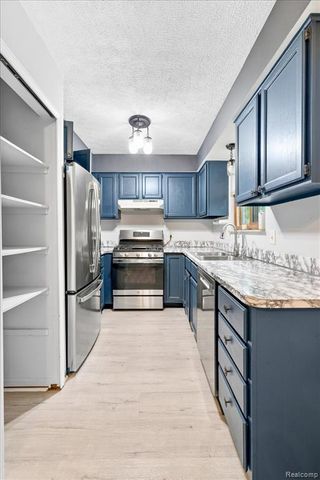 6412 Wildflower Lane, Brighton, MI 48116