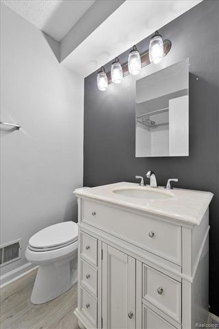 6412 Wildflower Lane, Brighton, MI 48116