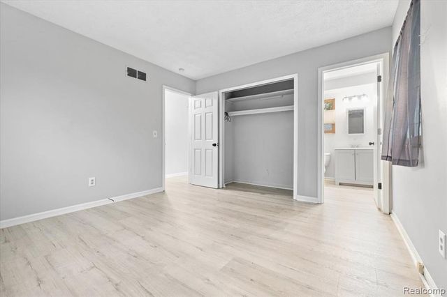 6412 Wildflower Lane, Brighton, MI 48116