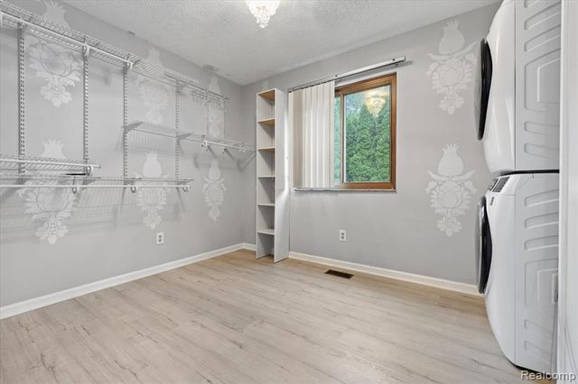 6412 Wildflower Lane, Brighton, MI 48116