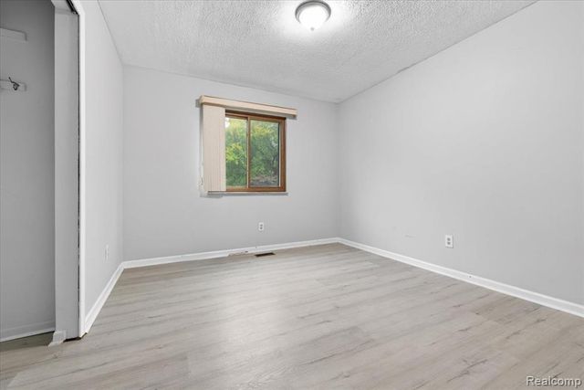 6412 Wildflower Lane, Brighton, MI 48116