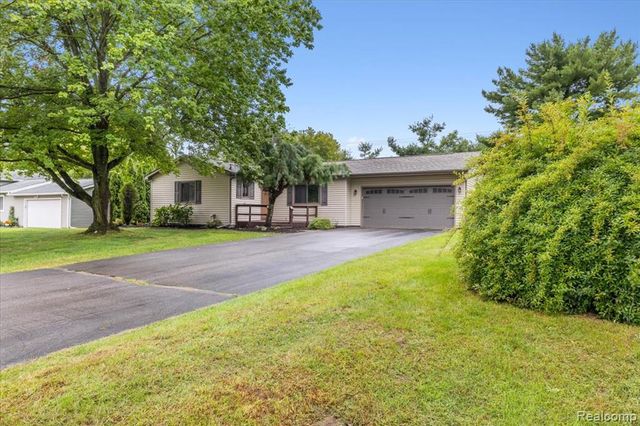 6412 Wildflower Lane, Brighton, MI 48116