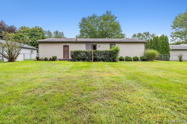 6412 Wildflower Lane, Brighton, MI 48116