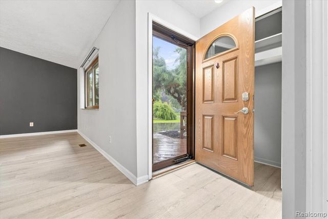 6412 Wildflower Lane, Brighton, MI 48116