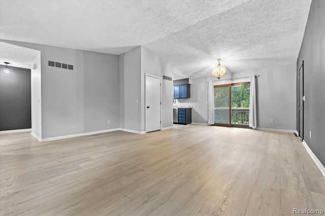 6412 Wildflower Lane, Brighton, MI 48116