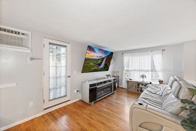 24 Arden Court, Warwick, RI 02889