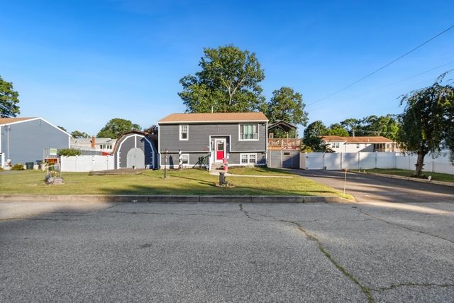 24 Arden Court, Warwick, RI 02889