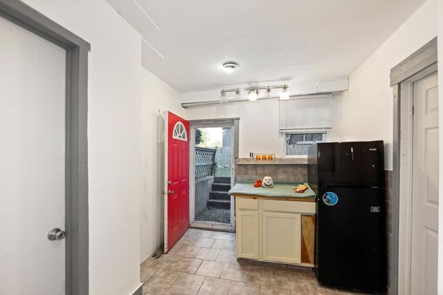 24 Arden Court, Warwick, RI 02889