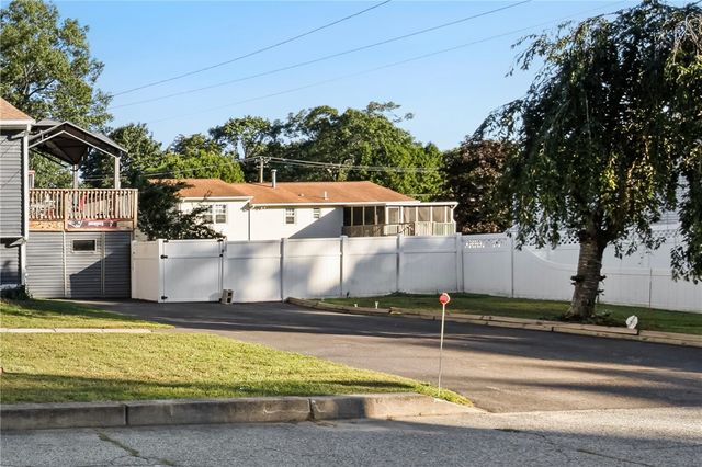 24 Arden Court, Warwick, RI 02889