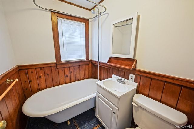 8 Eastern concourse, Amityville, NY 11701