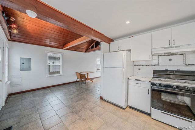 8 Eastern concourse, Amityville, NY 11701