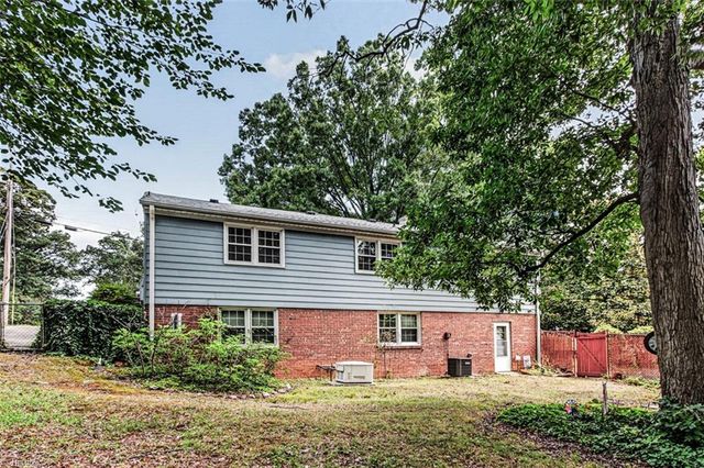2000 N Holden Road, Greensboro, NC 27408