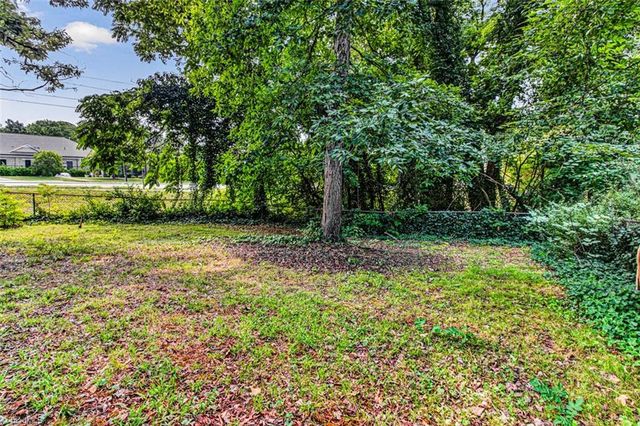 2000 N Holden Road, Greensboro, NC 27408