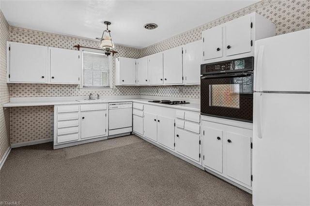 2000 N Holden Road, Greensboro, NC 27408
