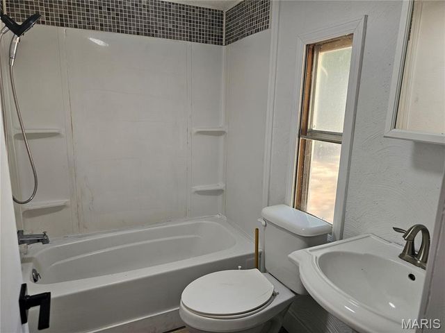 4578 N Virginia Mines Road, St Clair, MO 63077