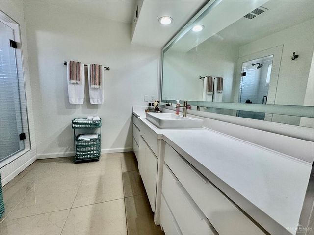 2708 Howard Lane E3, Mcallen, TX 78503