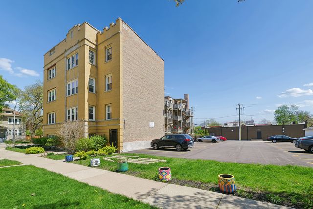 7216 Jackson Boulevard CM, Forest Park, IL 60130