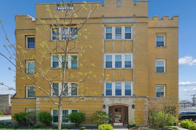 7216 Jackson Boulevard CM, Forest Park, IL 60130