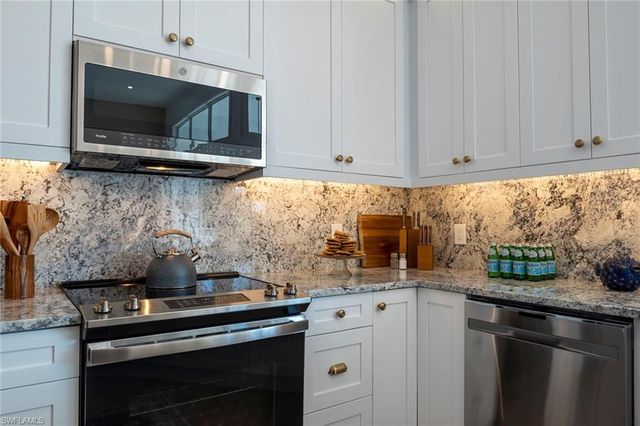 1540 Clermont Dr Unit 305, Naples, FL 34109