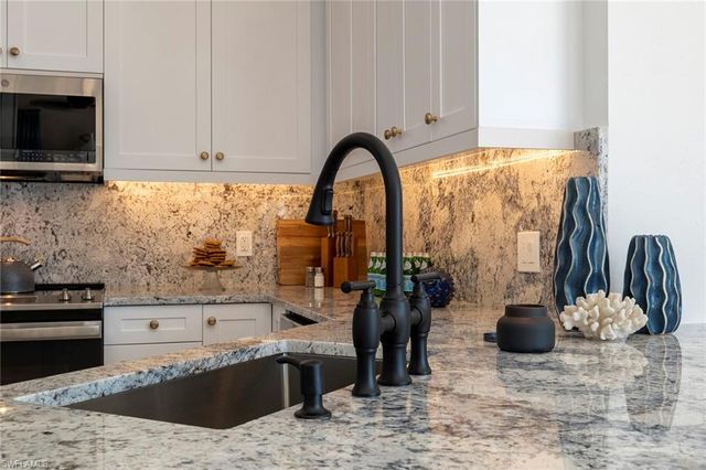 1540 Clermont Dr Unit 305, Naples, FL 34109