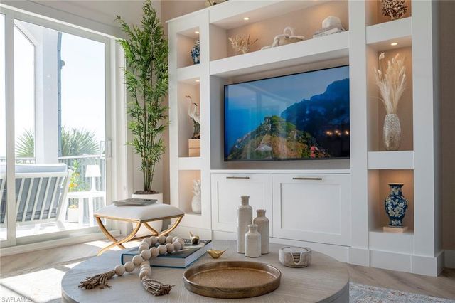 1540 Clermont Dr Unit 305, Naples, FL 34109