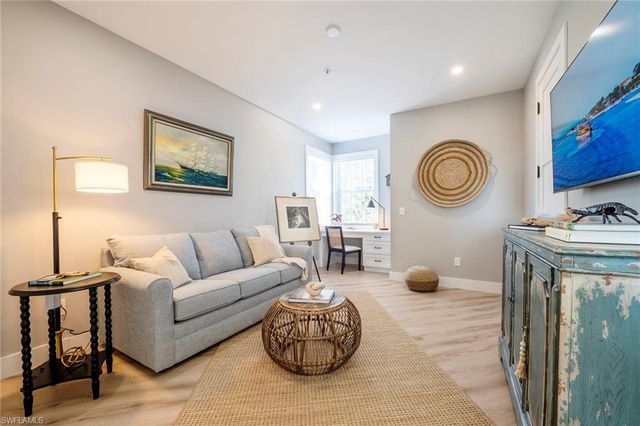 1540 Clermont Dr Unit 305, Naples, FL 34109