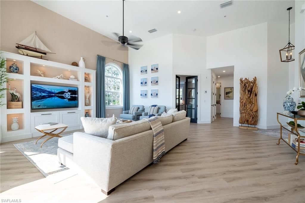 1540 Clermont Dr Unit 305, Naples, FL 34109