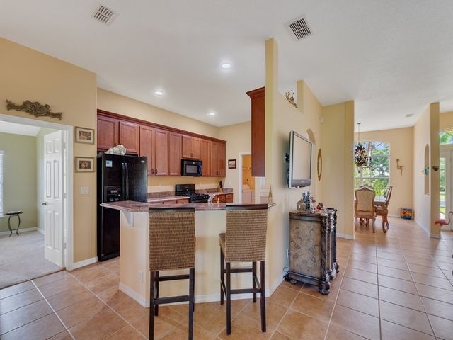 522 N Valencia Circle SW, Vero Beach, FL 32968