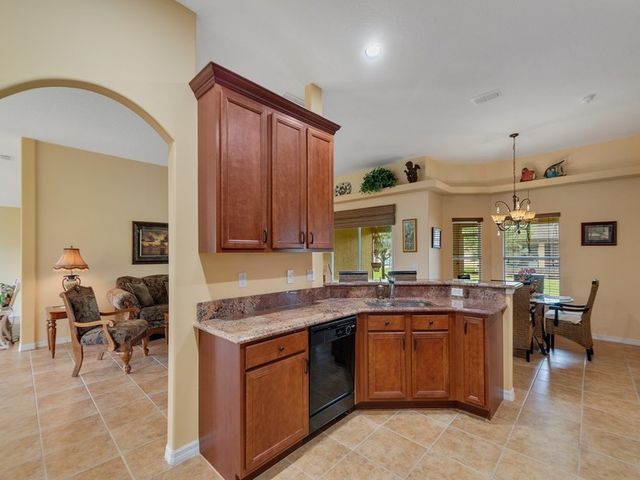 522 N Valencia Circle SW, Vero Beach, FL 32968