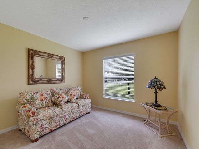 522 N Valencia Circle SW, Vero Beach, FL 32968