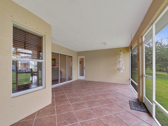 522 N Valencia Circle SW, Vero Beach, FL 32968