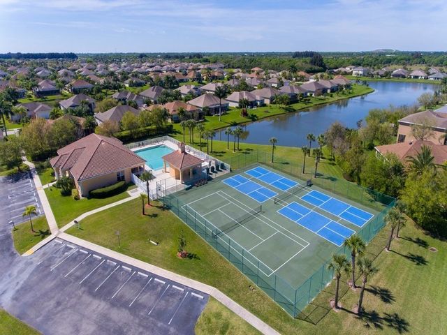 522 N Valencia Circle SW, Vero Beach, FL 32968