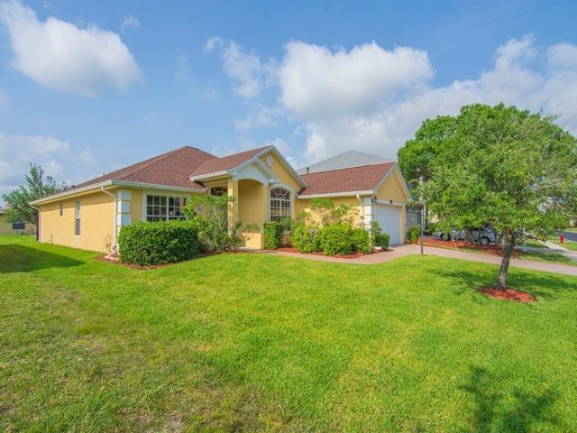 522 N Valencia Circle SW, Vero Beach, FL 32968