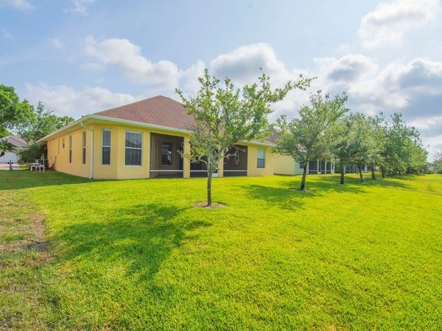 522 N Valencia Circle SW, Vero Beach, FL 32968