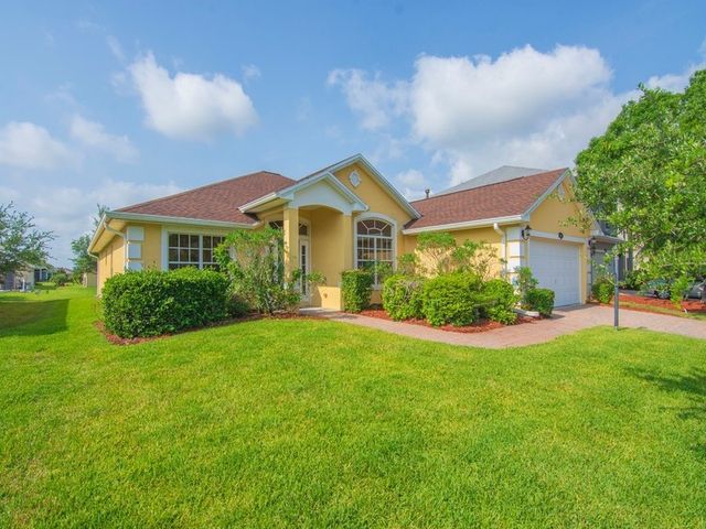 522 N Valencia Circle SW, Vero Beach, FL 32968