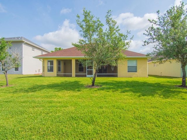 522 N Valencia Circle SW, Vero Beach, FL 32968