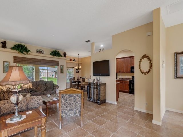 522 N Valencia Circle SW, Vero Beach, FL 32968