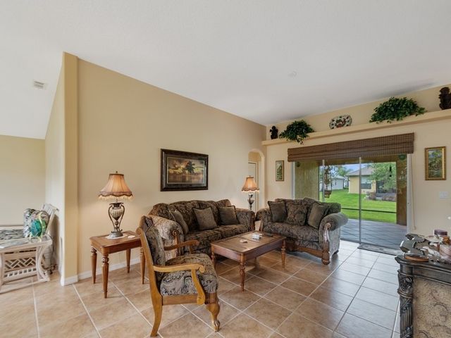 522 N Valencia Circle SW, Vero Beach, FL 32968