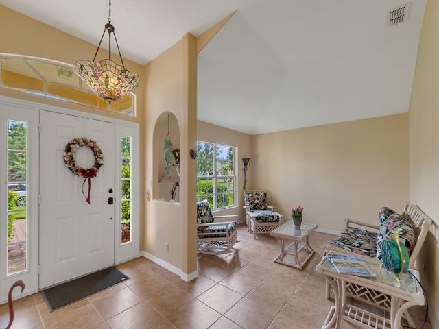 522 N Valencia Circle SW, Vero Beach, FL 32968