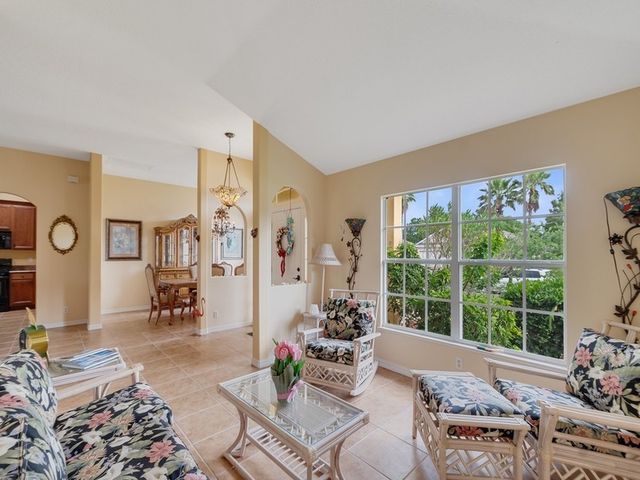 522 N Valencia Circle SW, Vero Beach, FL 32968