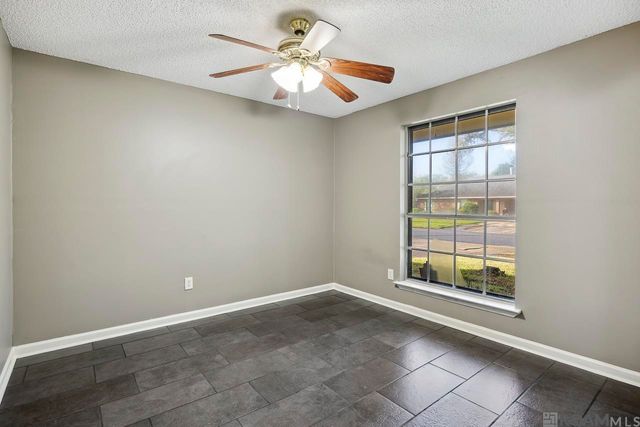 9853 Hawthorne Dr, Baton Rouge, LA 70809