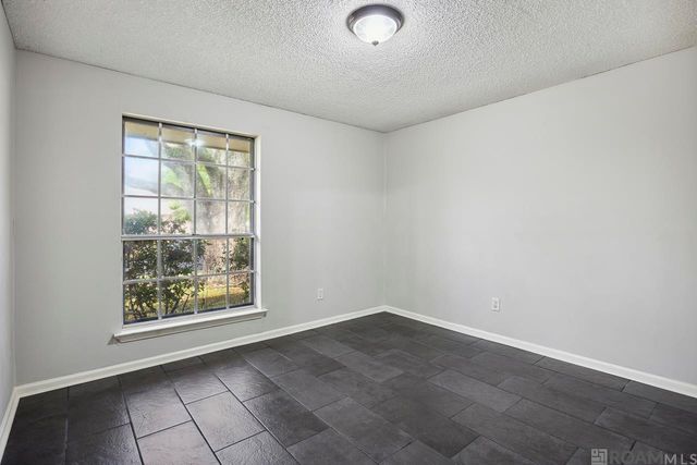 9853 Hawthorne Dr, Baton Rouge, LA 70809