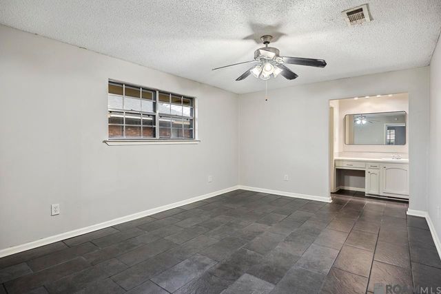 9853 Hawthorne Dr, Baton Rouge, LA 70809