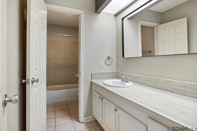 9853 Hawthorne Dr, Baton Rouge, LA 70809