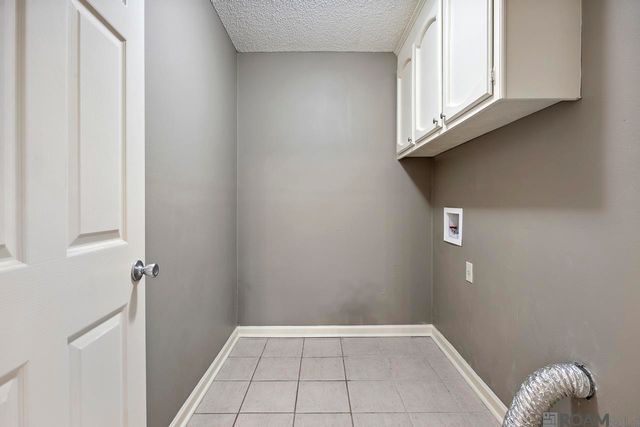 9853 Hawthorne Dr, Baton Rouge, LA 70809