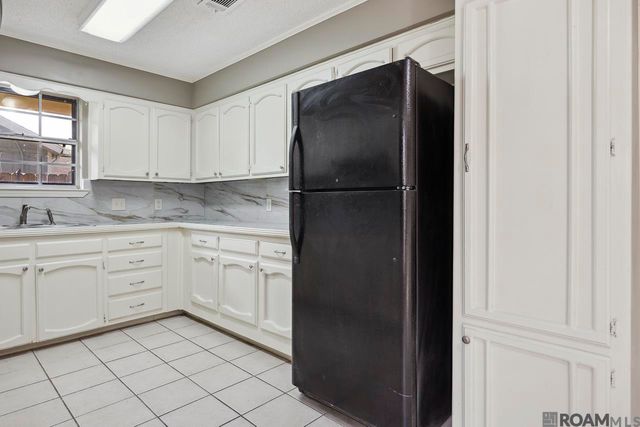 9853 Hawthorne Dr, Baton Rouge, LA 70809