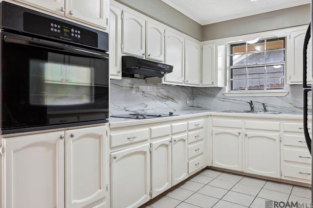 9853 Hawthorne Dr, Baton Rouge, LA 70809
