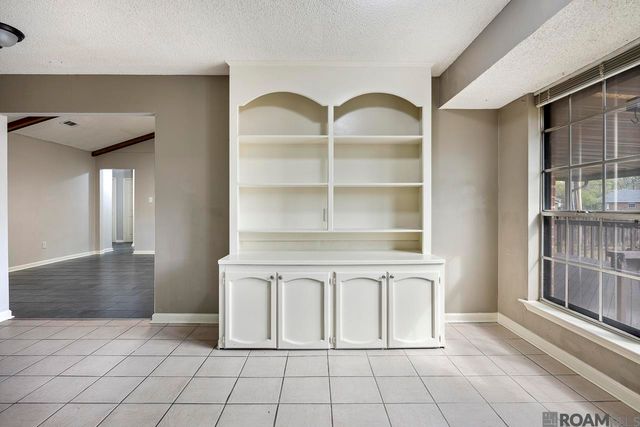 9853 Hawthorne Dr, Baton Rouge, LA 70809